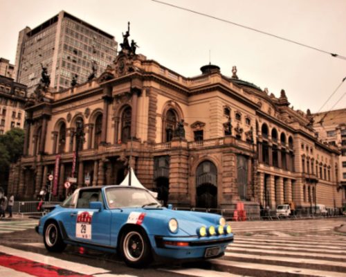 Carros Clássicos e o Turismo O Potencial de Eventos e Exposições na Atração de Visitantes